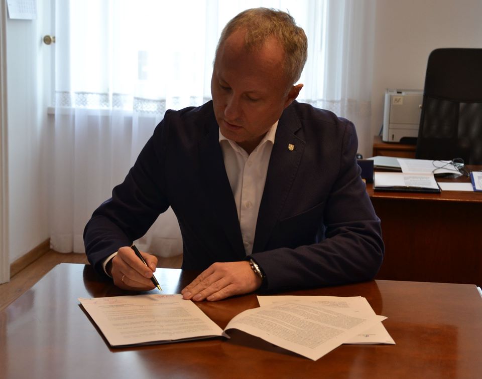 Prezydent Miasta Nowego Sącza Ludomir Handzel podpisał 20 marca porozumienie z Zarządem Województwa Małopolskiego