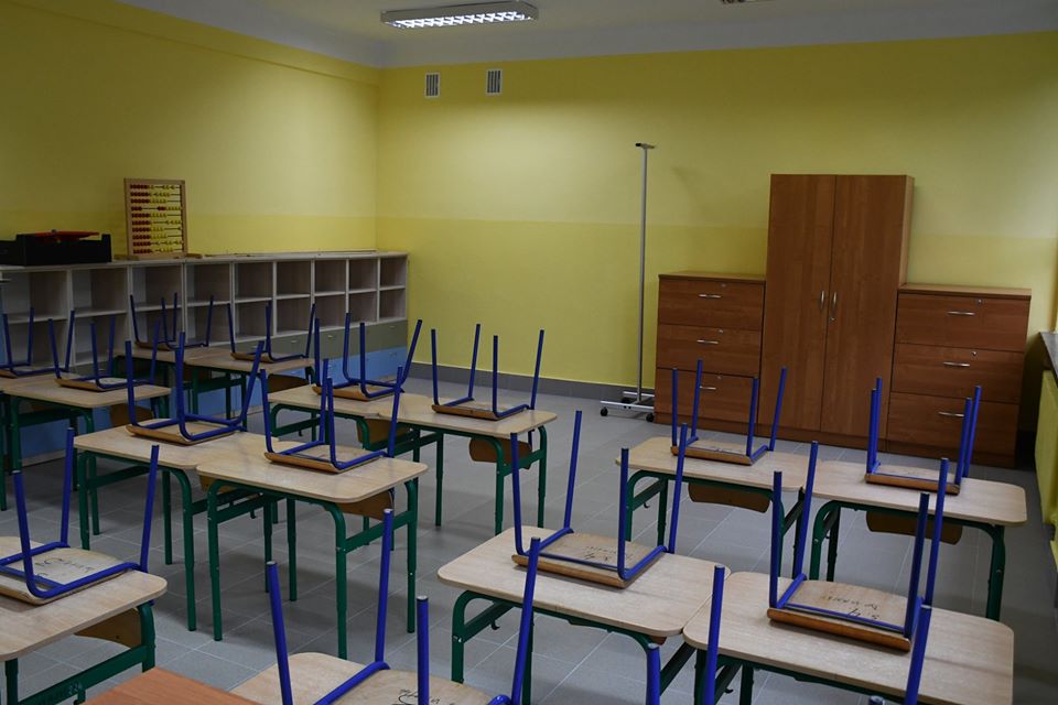 Ciąg dalszy inwestycji w szkołach – remont sali lekcyjnej w SP 15